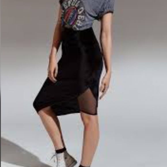 UO Silence + Noise Black Asymmetrical Velvet Skirt - Picture 1 of 6